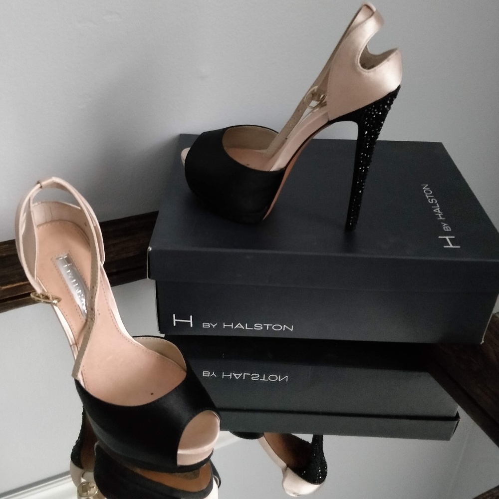 H By Halston 'Veronica' Peep Toe Pumps